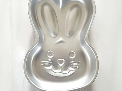 Easter Bunny Cake Pan Wilton 2105-2074 NEW