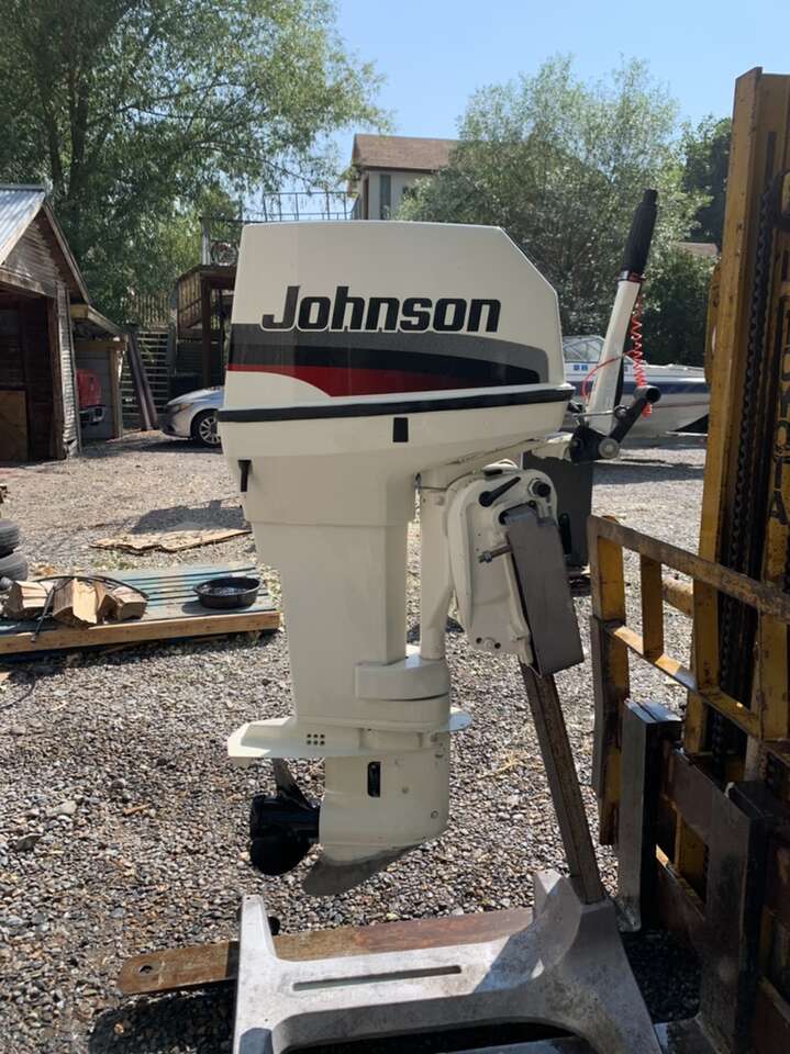 Johnson 40hp 2 Stroke Long Shaft (20”) Rope Start