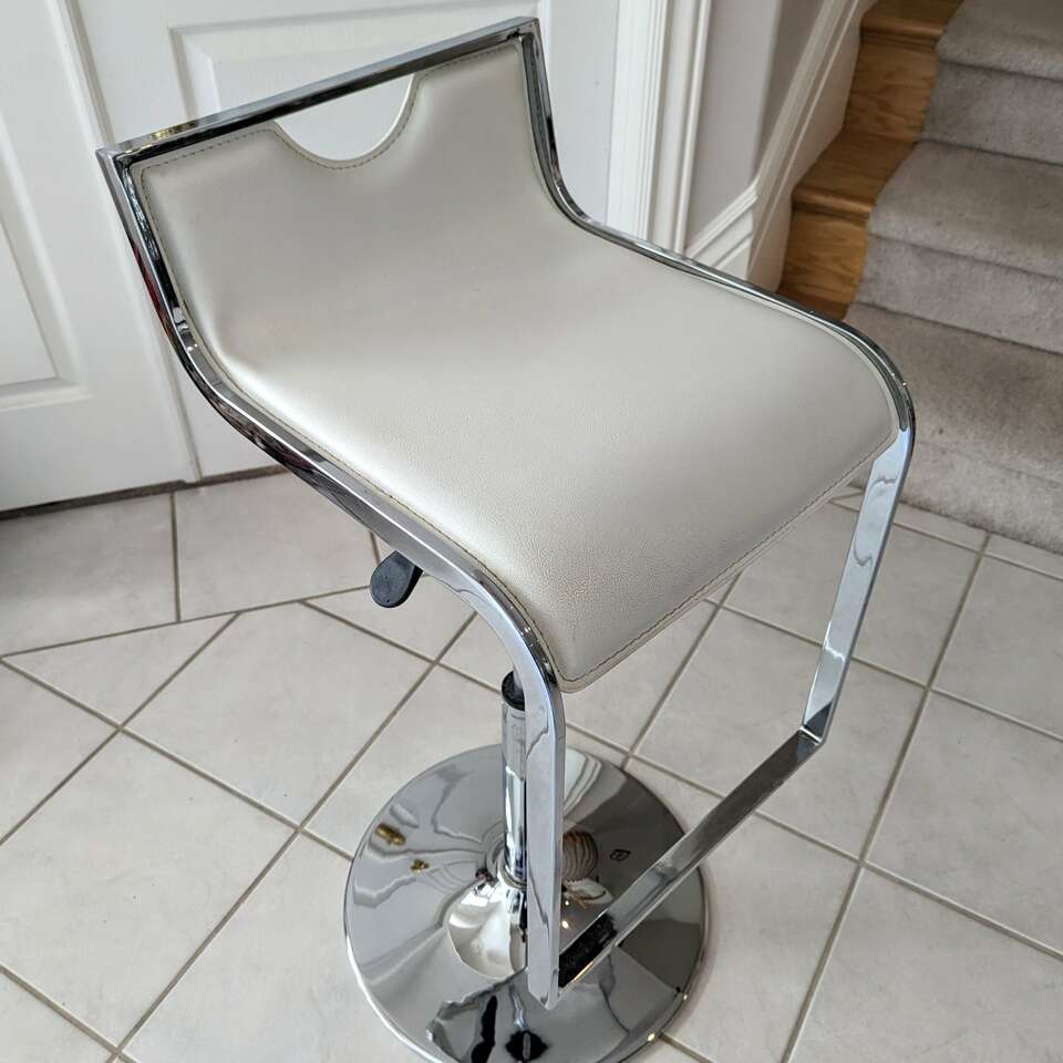 White barstool in chrome frame