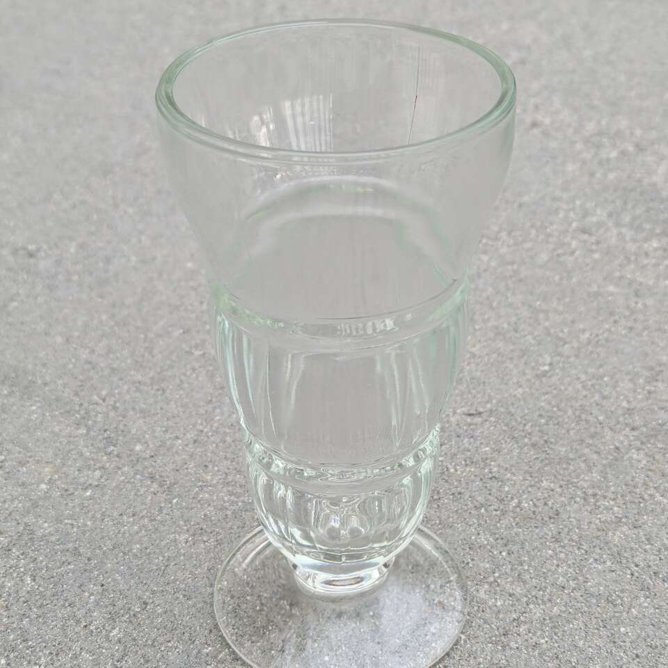 One soda fountain glass