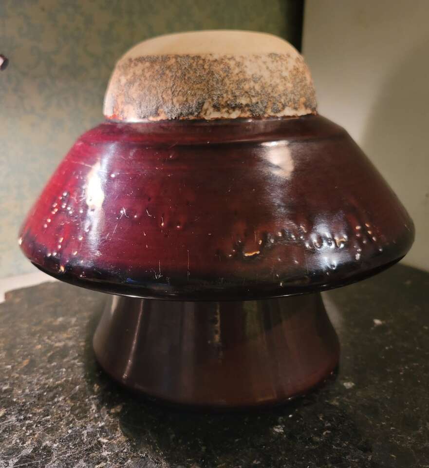 Large insulator mint