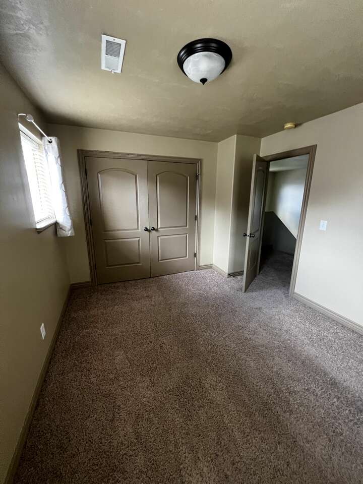 Unfurnished Room for Rent 75… Other Real Estate