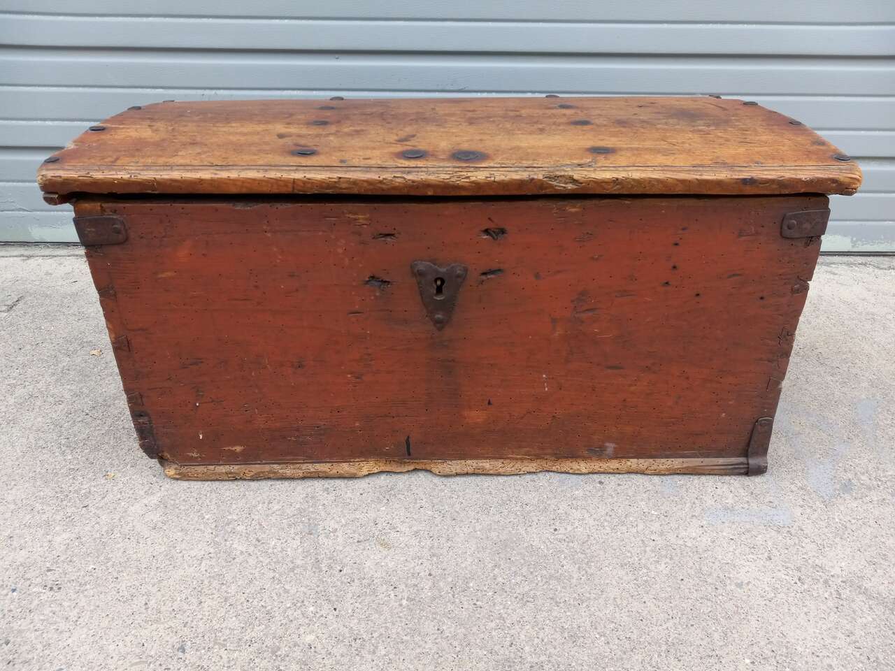 ANTIQUE EMIGRANTS WOOD TRUNK