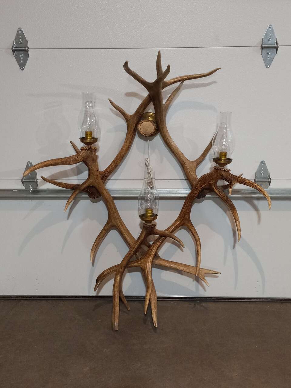 REAL ELK ANTLER WALL MOUNT LIGHT FIXTURE