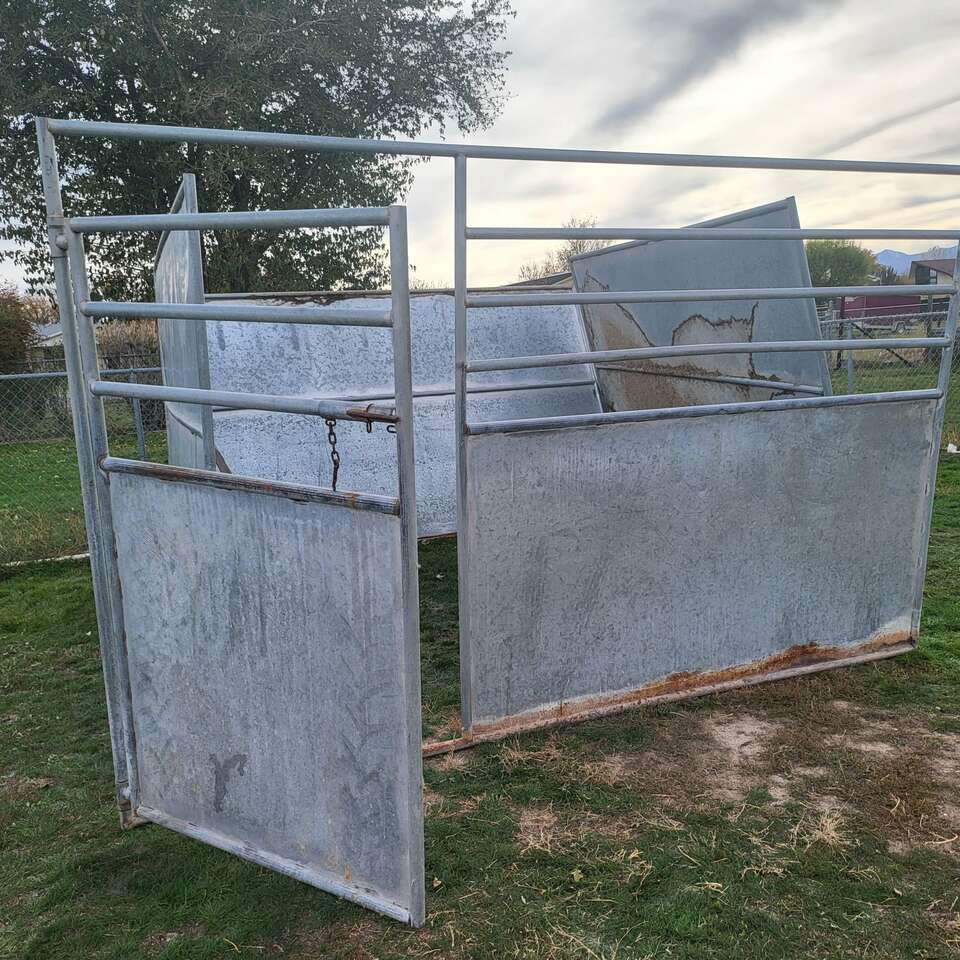 Animal shelter / horse stall