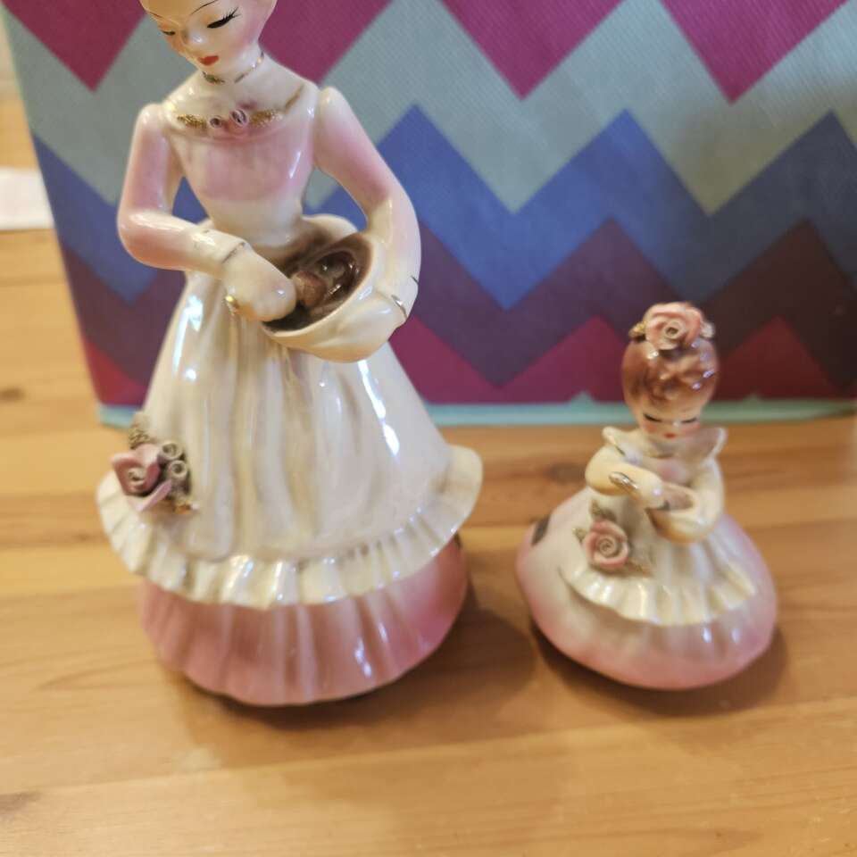Josef Dolls- Mama and Mary Ann Making a cake
