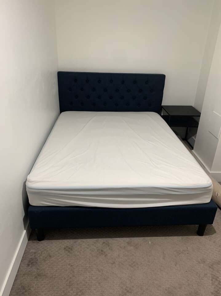 Queen Bed Mattress And Frame Like N… Furniture