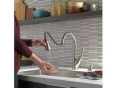 New Pull-Down Delta Izak Kitchen Faucet in Stainless Steel (CS)