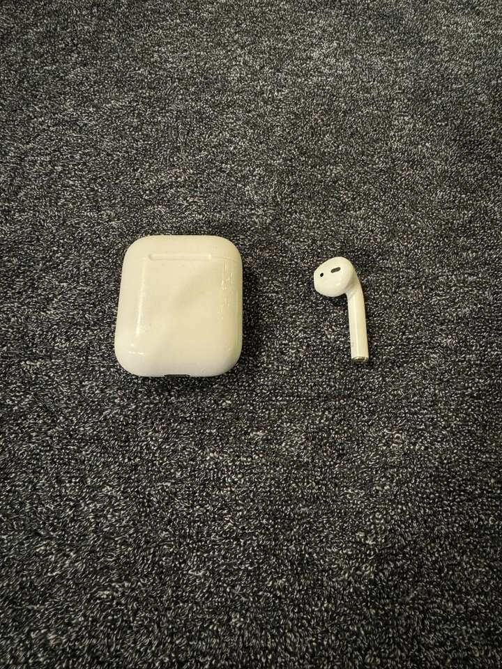 Apple AirPods (1st Generation) Single Earbud