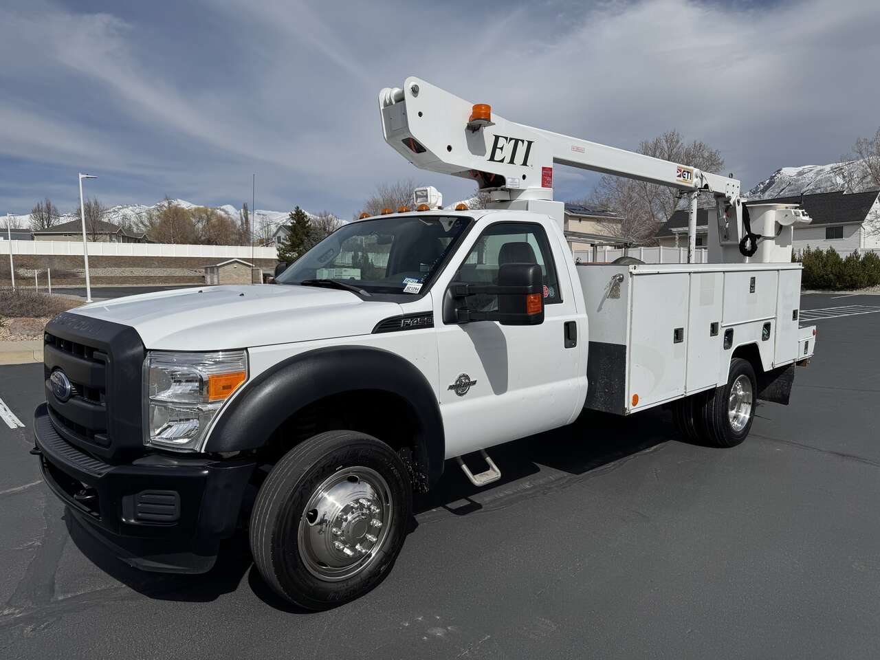 2011 FORD F-450 35' BUCKET TRUCK TURBO DIESEL.
