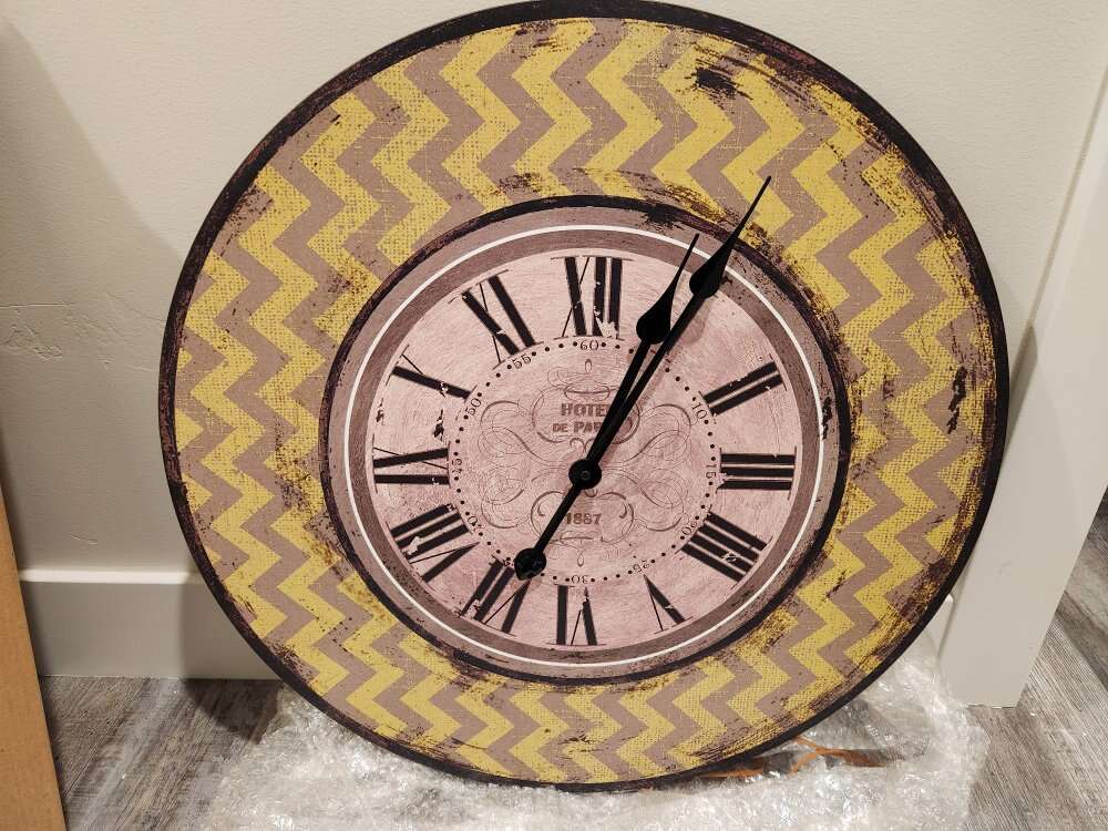 New large clock Hotel de Paris