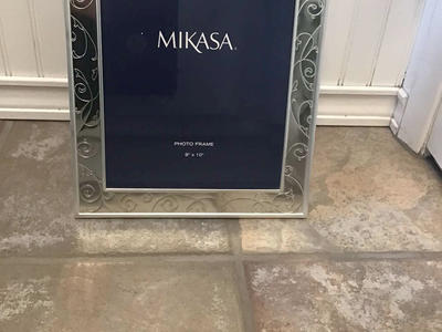 (New) Mikasa 8 X 10 Silver Metal Frame