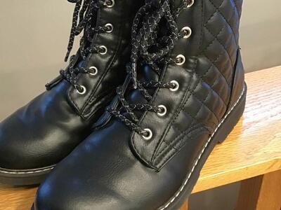 Steve Madden JBetty Size 5 Boots