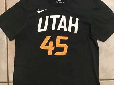 Nike NBA Youth Large 14/16 Mitchell 45 T-Shirt