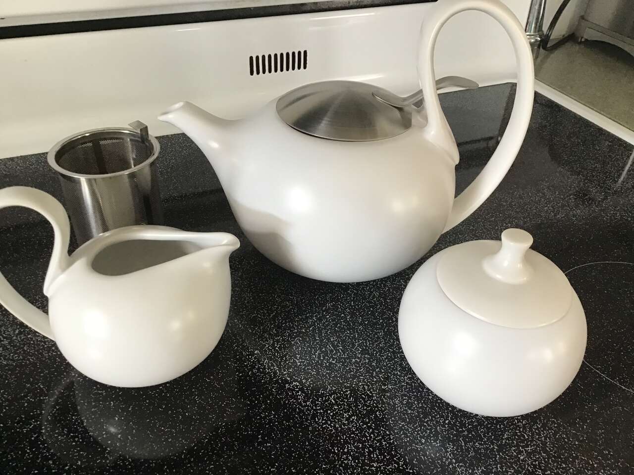 Chantal Jasmine Tea Pot White Ceramic