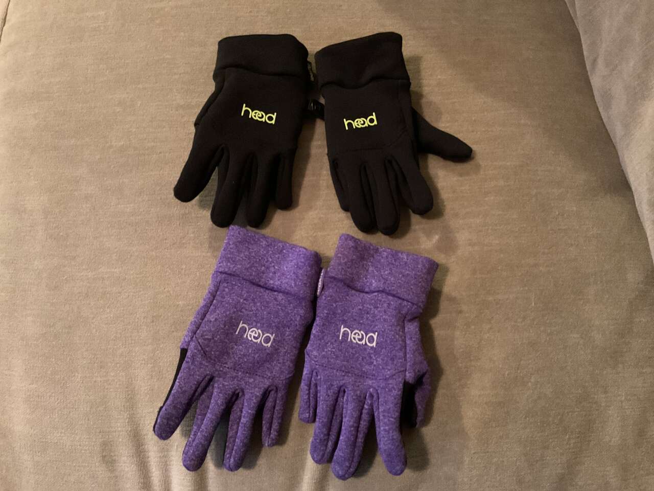 2 Kids Medium Heads Gloves