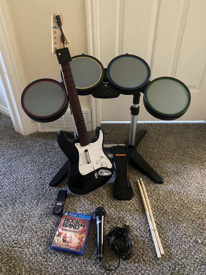 PS4 & PS3 Rock Band/Guitar Hero Set (PS5*)