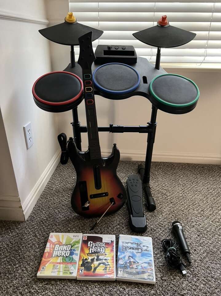 Guitar Hero & Rockband Bundle