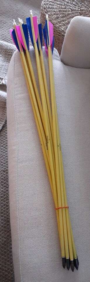 Rare vintage new/old stock fiberglass arrows