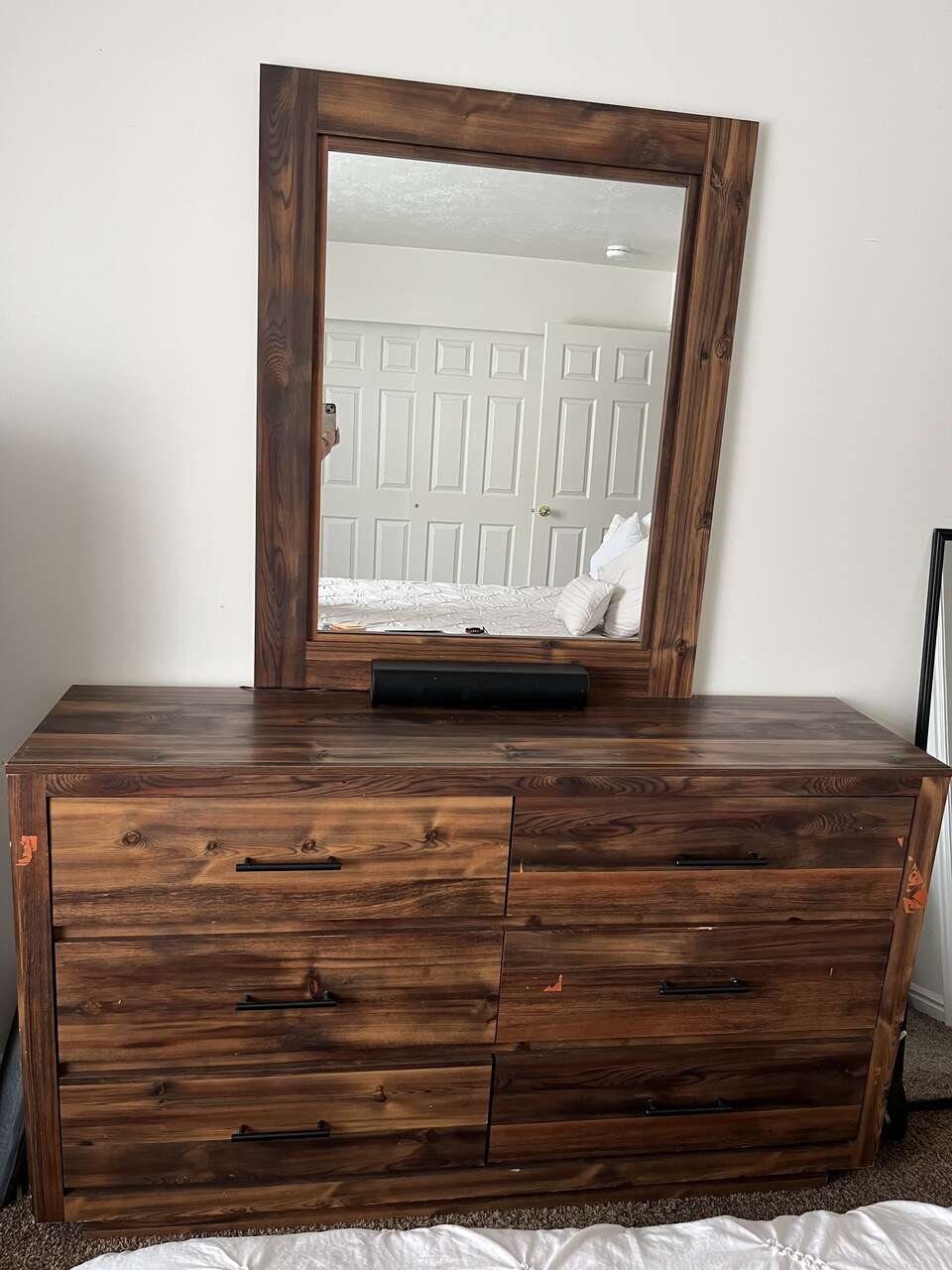 Bedroom set/ two dressers, mirror and… Furniture