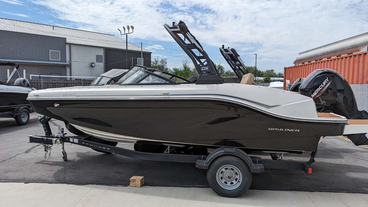 SALE !! 2023 BAYLINER DX2000