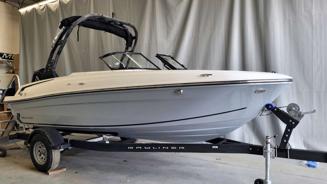 HUGE SALE !! 2023 BAYLINER VR4 OB