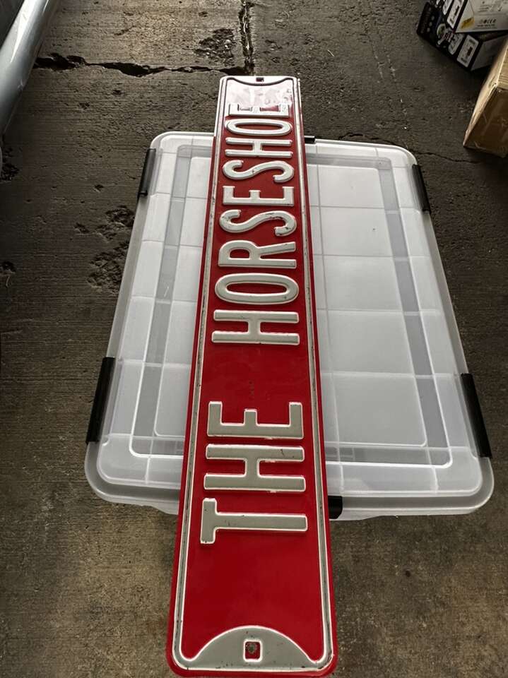 The Horse Shoe Sign