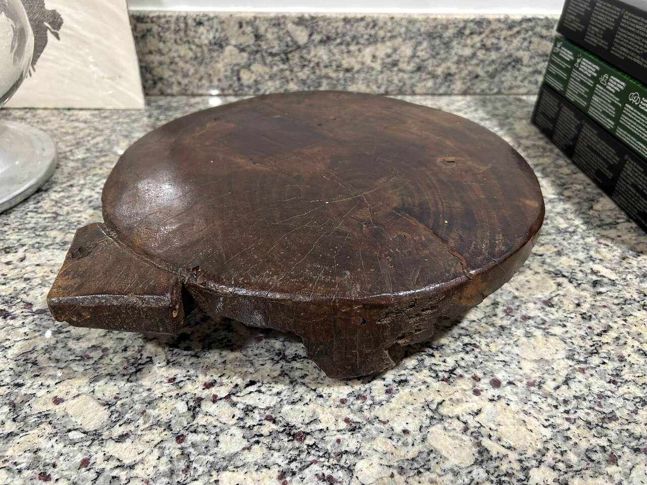 Raised Dark Wood Chapati Board/Rolling Plate Stand