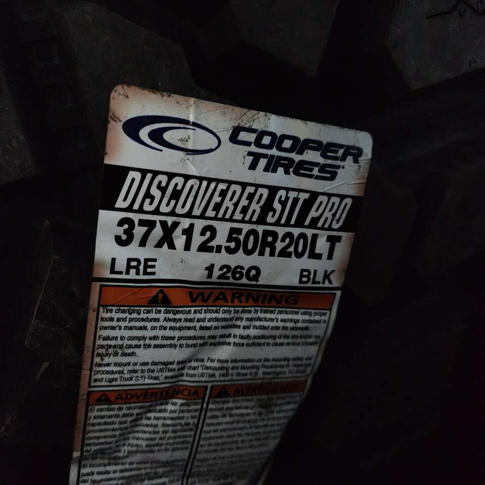 37x12.50r20 cooper discoverer stt pro