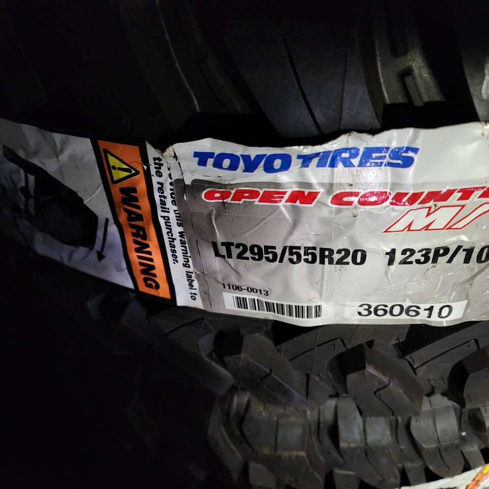 295/55r20 toyo open country mt