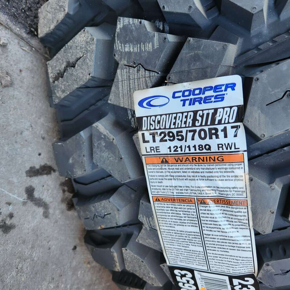 295/70r17 cooper discoverer stt pro
