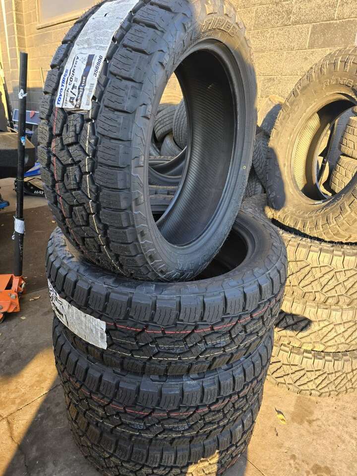 275/50r22 Toyo open country at lll