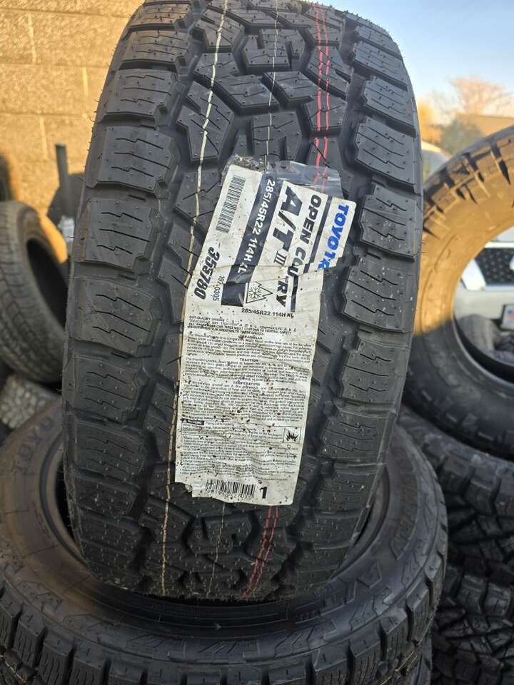 285/45R22 Toyo open country at lll
