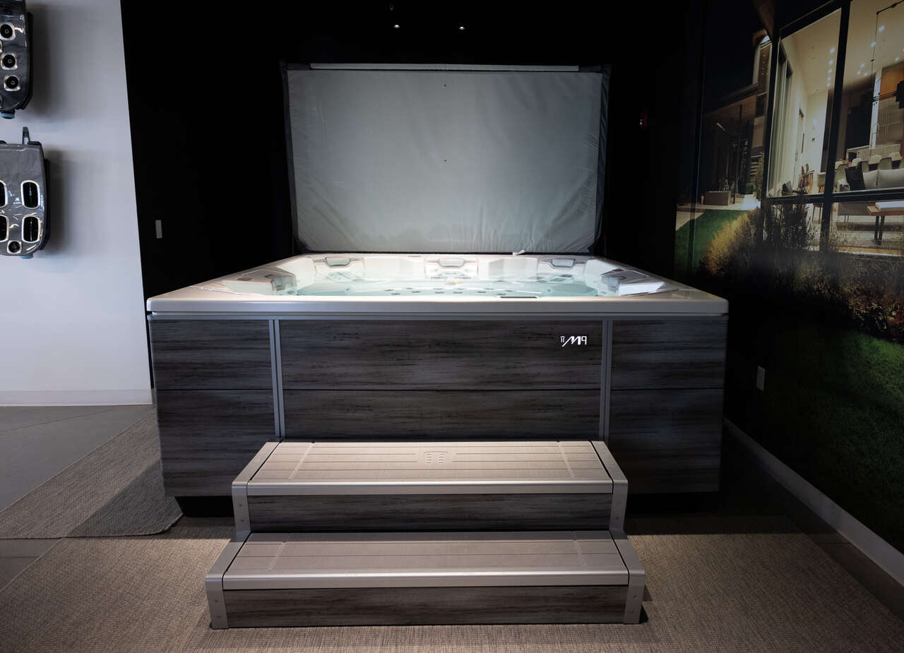 Clearance Bullfrog Spas