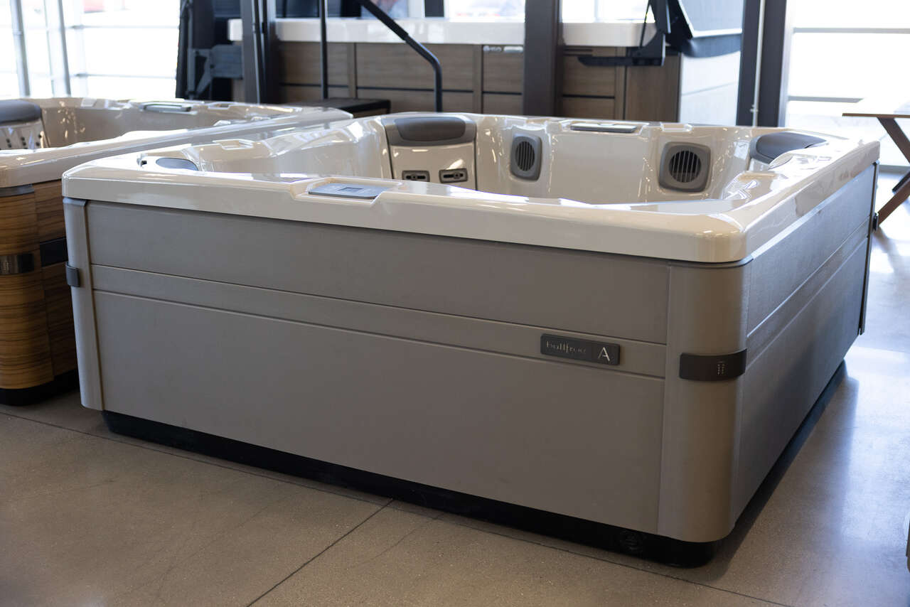 Clearance Bullfrog Spas