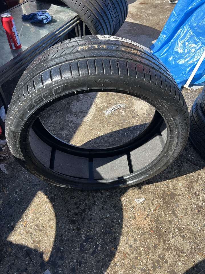 285/35/23 NEW PIRELLI ZERO TIRE
