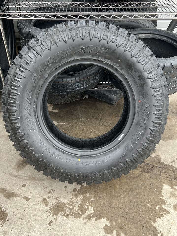 285/70/17 NEW TRAIL BLADE TIRE
