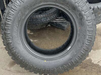 285/70/17 NEW TRAIL BLADE TIRE