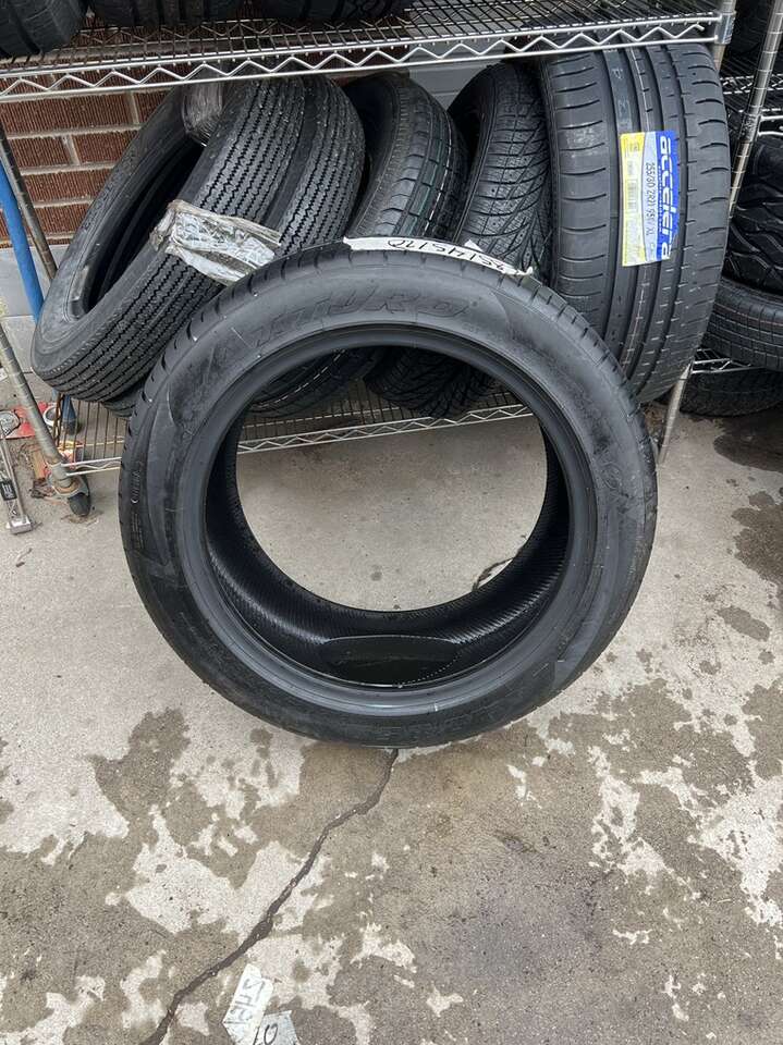 285/45/20 NEW ATTURO TIRE