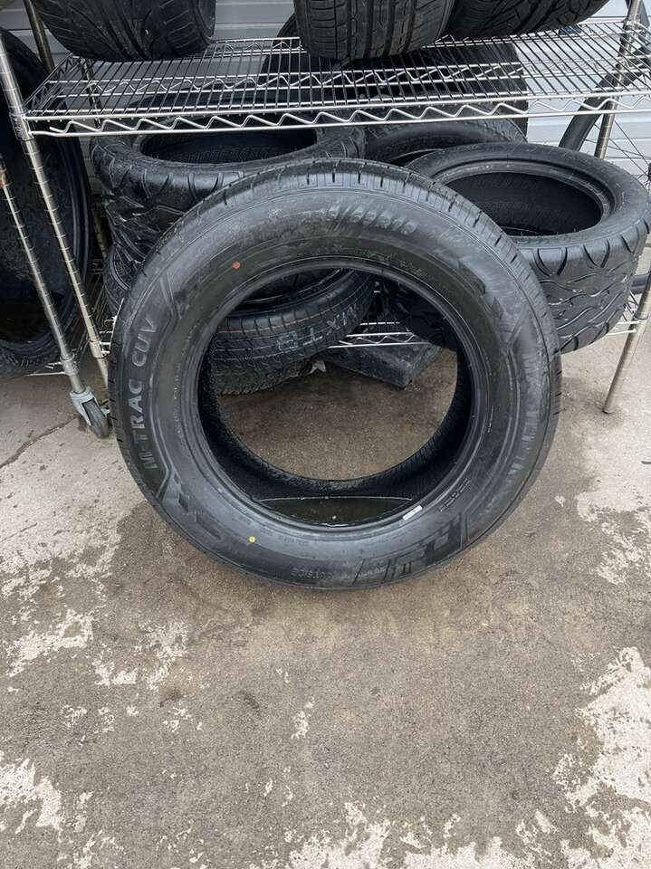 235/65/18 NEW MASTER TRACK TIRE