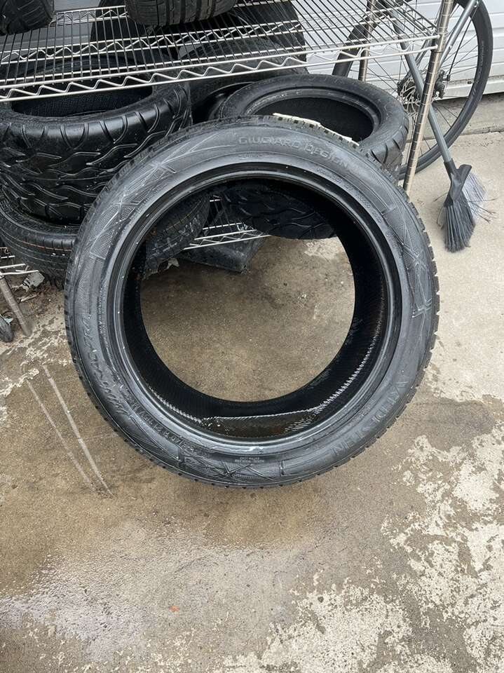 315/40/21 NEW REDESTEIN TIRE