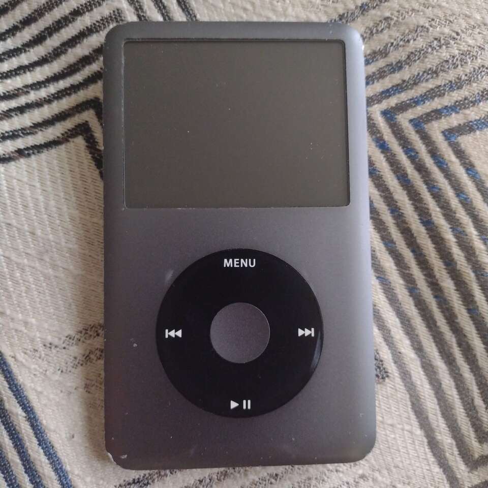 R*様 iPod Classic ブラック 160GB イヤフォンなし Apple iPod Classic 7th Gen 160GB Black Model MC297J Working