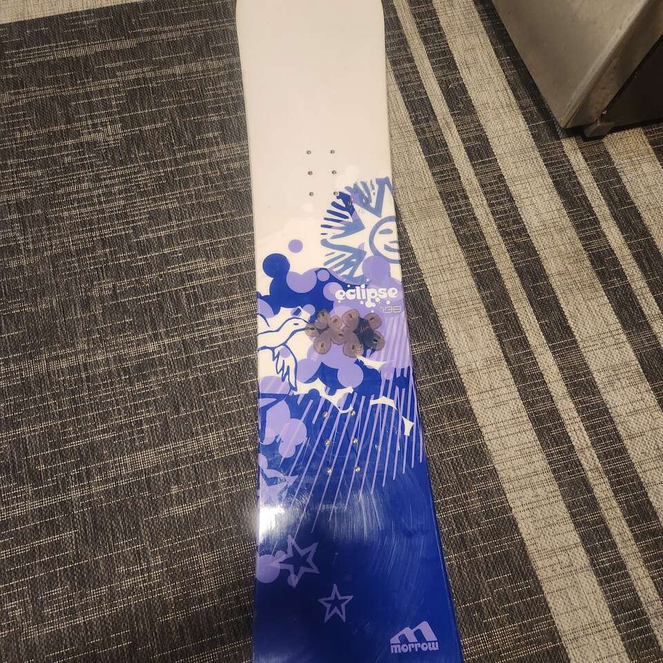 Morrow Eclipse 138cm 23cm Wide Snowboard Girls or