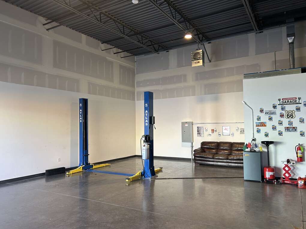 Rent A Lift (Auto Shop For Rent)