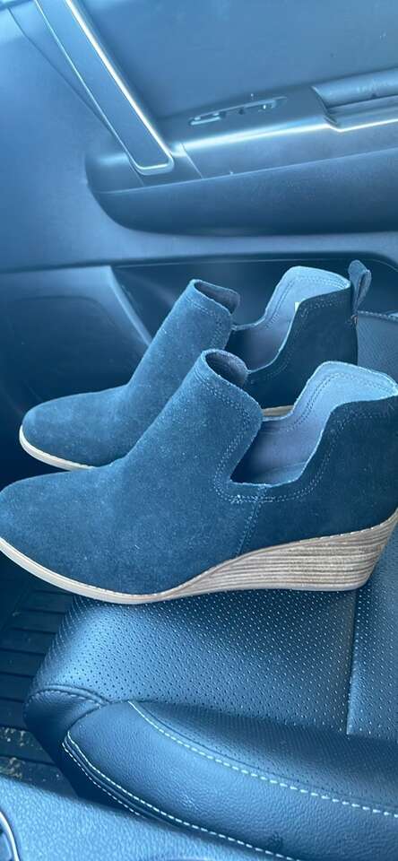 TOMS Women’s Kallie Black Suede Wedge Boot Size 9