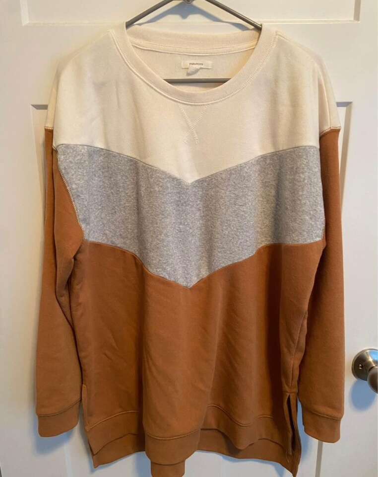 New W/O Tag Maurice’s Large Willowsoft Sweatshirt