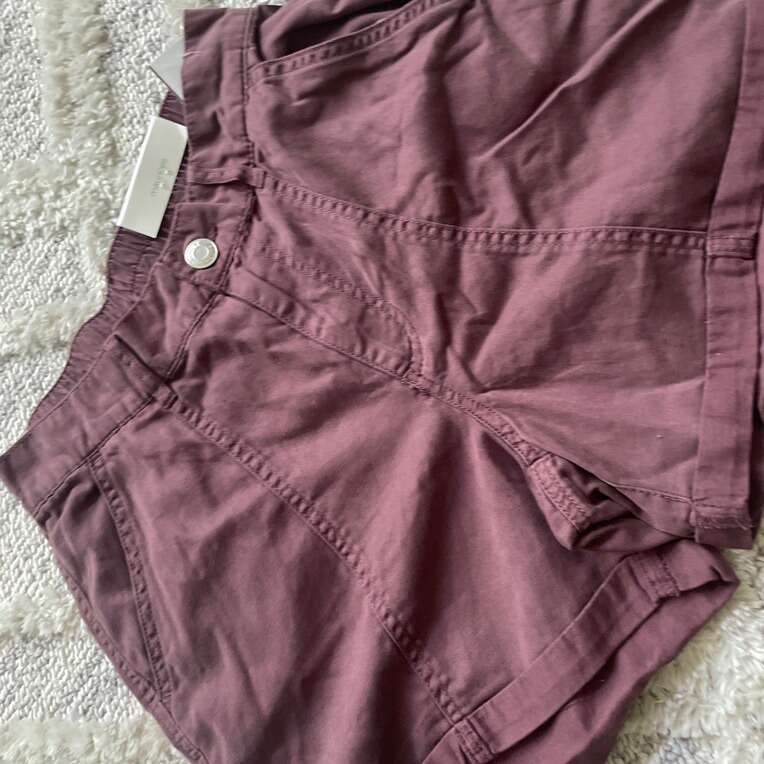 New! Maurices 4” Inseam Plum Xs Mid Rise Shorts