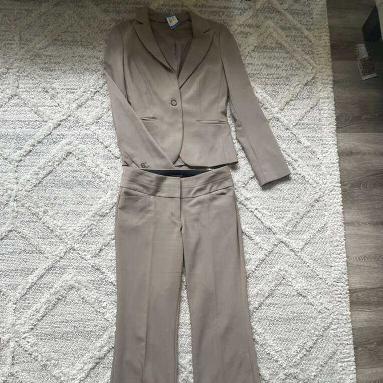 Express Women’s Tan Brown Editor Pant Suit Set 4