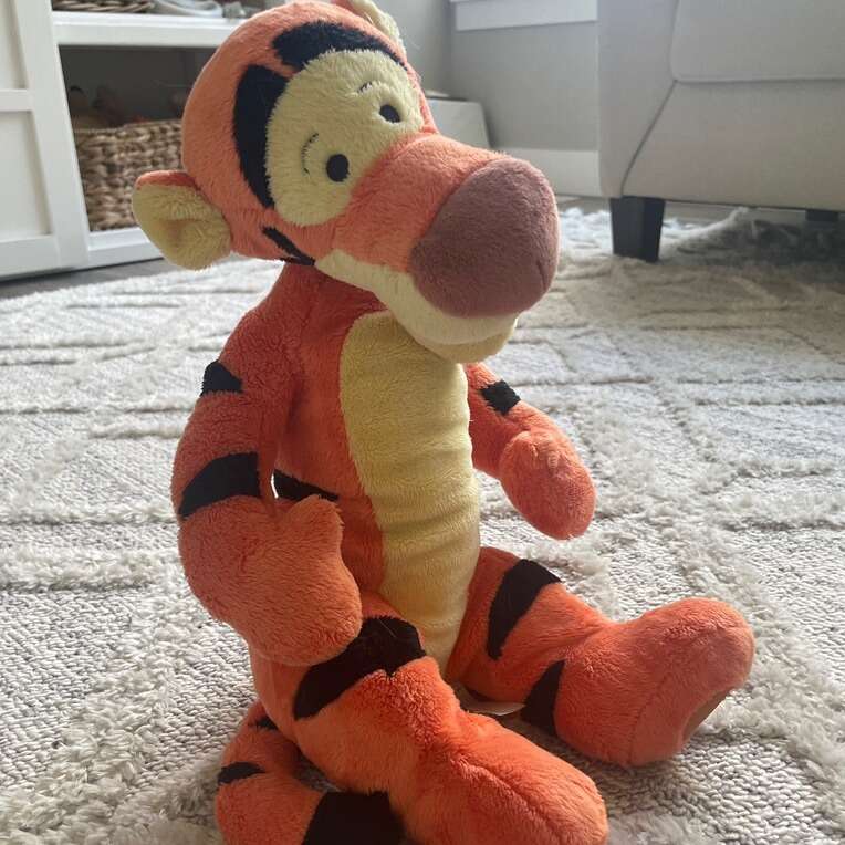 Pre owned 18” Disney Store Exclusive Tigger