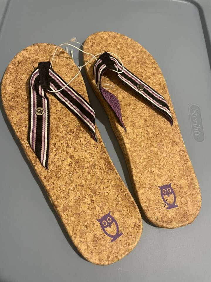 New Women’s Thong Flip Flop Sandals Size 10